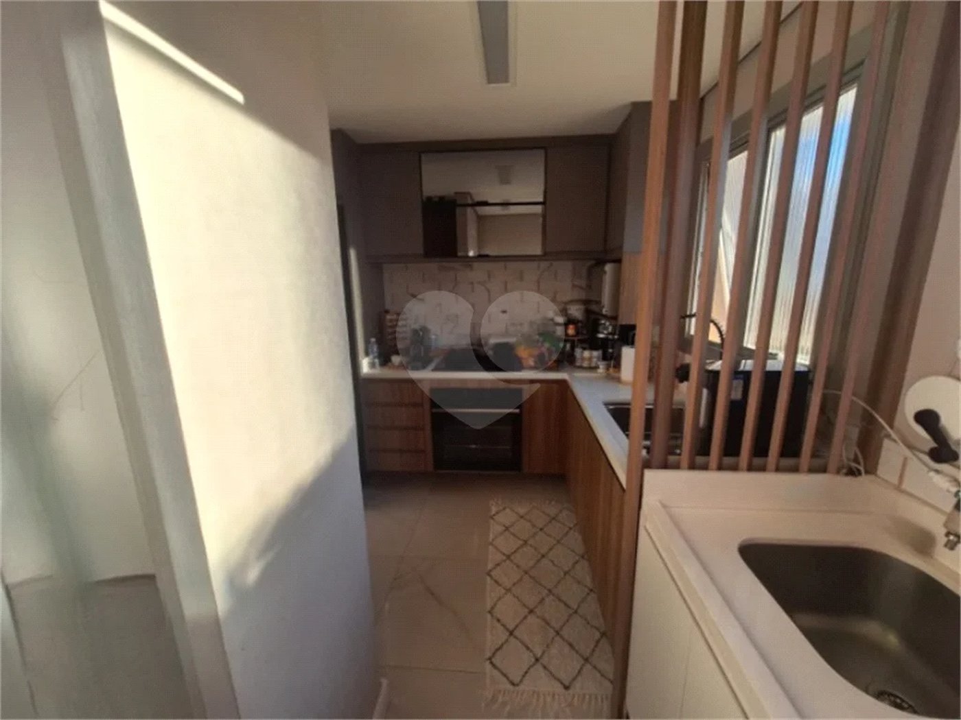 Apartamento totalmente mobiliado com 2 dormitórios, 1 vaga