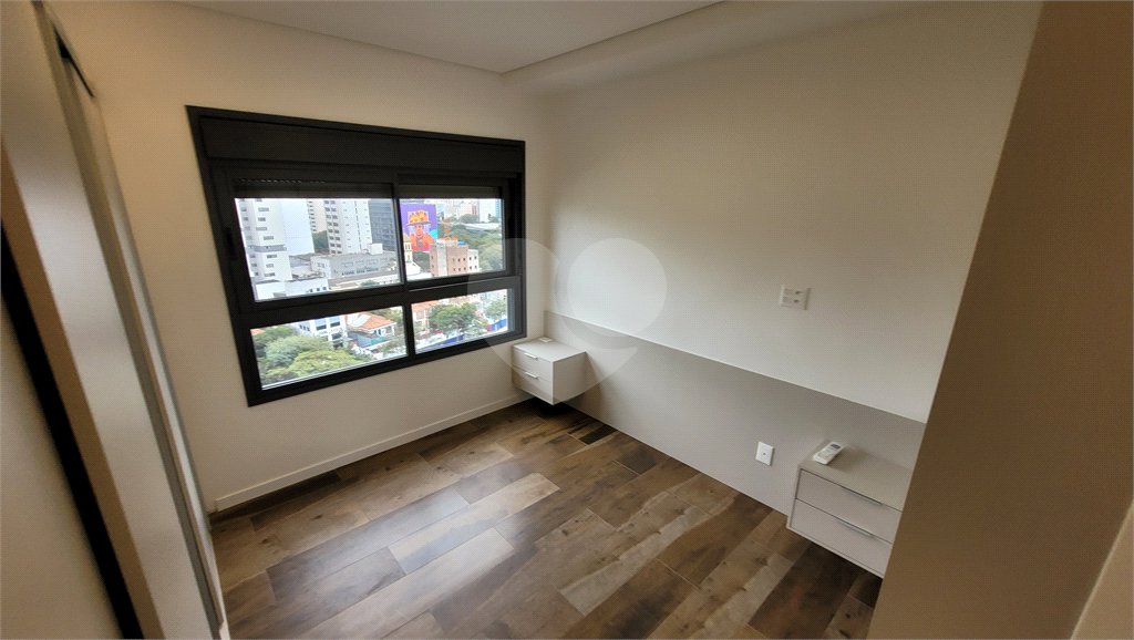 Apartamento de 2 quartos mobiliado à venda no Paraíso