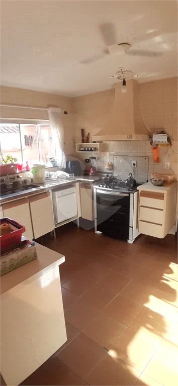 Imóvel localizado no jardim França/barro branco com 3 dorms, senddo 5 vagas