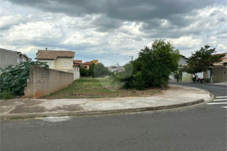 Terreno de Esquina Misto – 257,61 m² | Jardim Regina