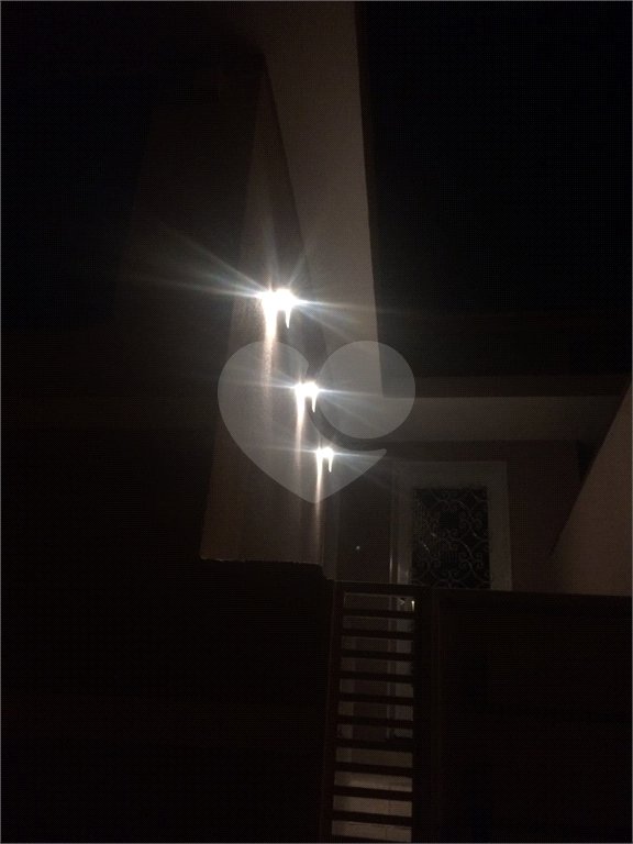 Casa Térrea com 3 dormitórios.