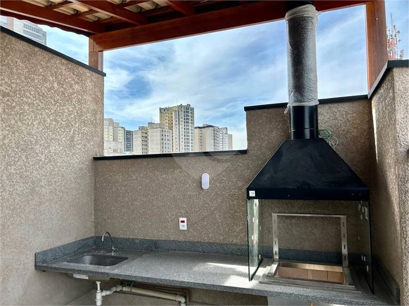 Studio de 35m2 à venda reformado com varanda na Vila Clementino