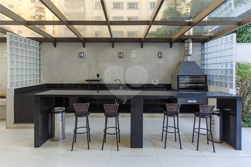 Apartamento de 149,51m2, 3 dormitórios, 1 suíte, toalete social, living 2 ambientes, 2 vagas fixas e lazer completo em Higienópolis.