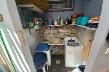 Casa Térrea com 3 dormitórios, sendo 1 suíte.
