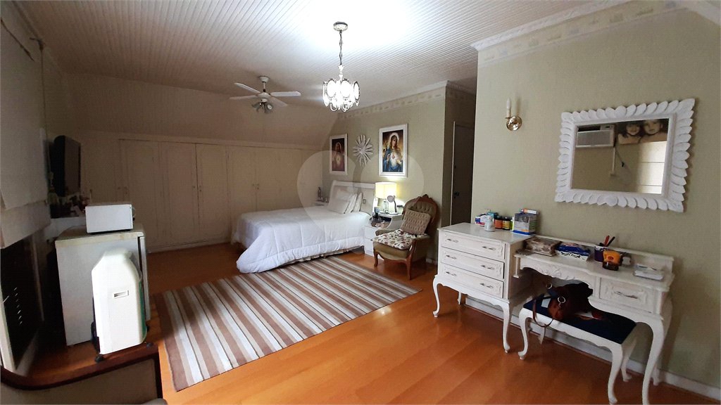 Casa de Vila à venda com 4 quartos, sendo 3 suítes, em Brooklin Velho, São Paulo, SP