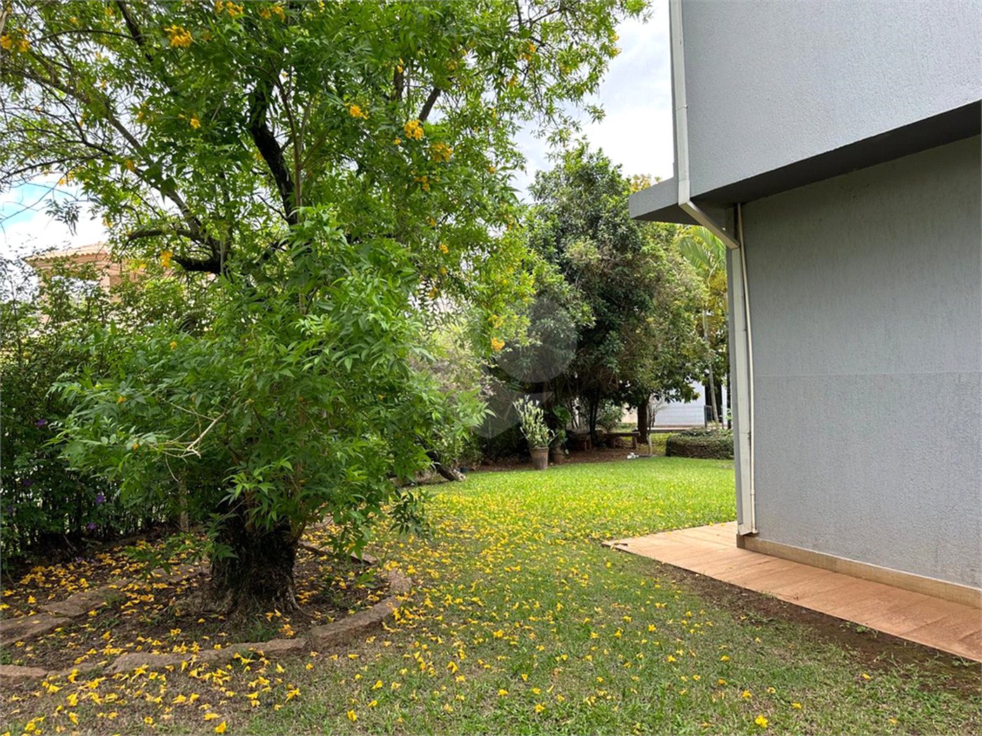 Chácara no Condomínio Vale das Laranjeiras em Indaiatuba SP - Venda - R$ 3,600.000,00 - Locaçao - R$ 30.000,00 mais encargos - Linda, espaçosa, aconchegante, acabamento de alto padrão em rua tranquila e arborizada, em um dos Condomínios mais valorizados de Indaiatuba. Com fácil acesso as principa
