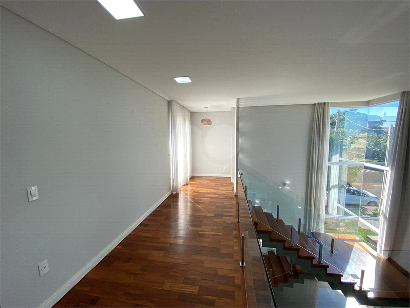 Casa com alto padrão de acabamento para venda no Condomínio Montreal.