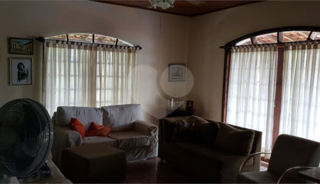 Chácara à venda com 4 quartos, sendo 1 suíte,  no Centro, Ribeirão Bonito, SP