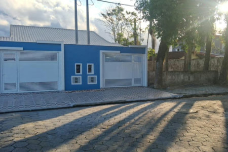 🏡 CASA COM PISCINA NO JARDIM MARABÁ – MONGAGUÁ