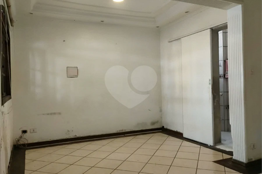 Vende-se sobrado de 3 andares na Vila Santa Catarina