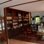 Sobrado em estilo Tudor com edícula independente à venda –