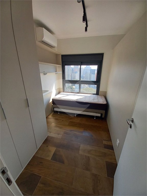 Apartamento de 2 quartos mobiliado à venda no Paraíso