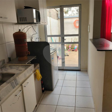 Apartamento no Condomínio Mont Vernon .