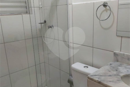 Apartamento no Condomínio Mont Vernon .