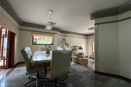 Casa a Venda no Condomínio Vista Alegre - Sede em Vinhedo/SP
