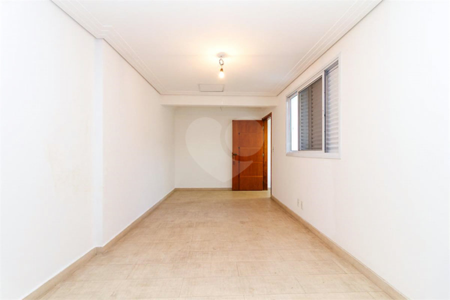Casa Sobrado à venda com 342 m², 3 dormitórios, sendo 2 suítes, 4 vagas na Vila Mariana - São Paulo.