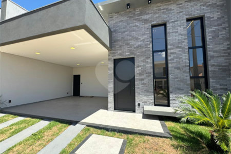 Linda casa a venda no condomínio Villeneuve
