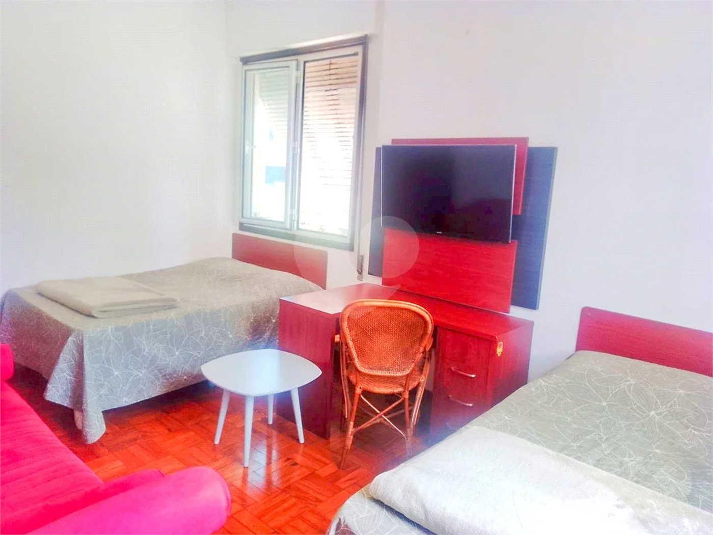 Apartamento na Consolação com 2 quartos, varanda, sem vaga.
