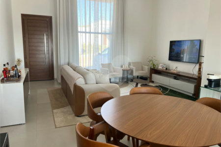 CASA TERREÁ COM 3 SUÍTES EM CONDOMÍNIO EM ATIBAIA