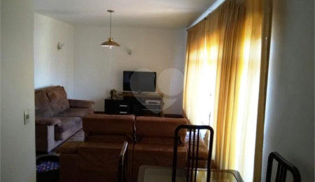 Sobrado à venda com 4 quartos, sendo 1 suíte,  em Vila Constança, São Paulo, SP