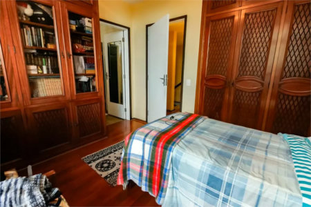 Sobrado à venda com 4 quartos, sendo 3 suítes, em Vila Sônia, São Paulo, SP