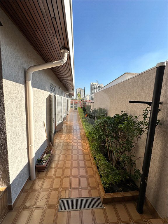 Casa à Venda no Bosque da Saúde com 271m², 3 Dormitórios, 1 Suíte e 4 Vagas