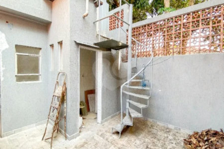Sobrado com 400m² , 3 dormitórios , sendo 2 suítes , 3 vagas , à venda no centro de Santo André.