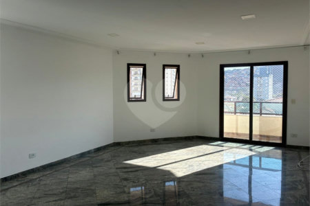 Apartamento à Venda com 3 suites e 2 vagas no Edifício Vivenda da Serra