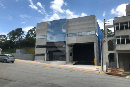 Galpão industrial com renda à venda em Cotia