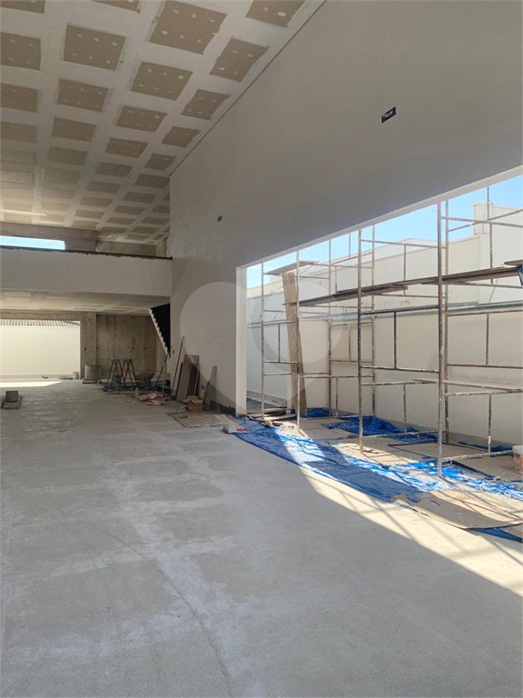 Indaiatuba - Galpão em frente ao Hospital Indaiatuba - Av Fábio Ferraz Bicudo - Locação - R$ 26.800,00 - Lote 360 metros - Área construída 375 metros - 05 vagas - 04 banheiros - 02 copas - finalizando acabamento.