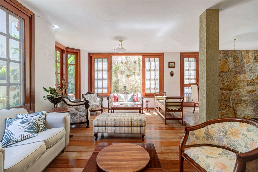 Casa à venda com 3 suítes no condomínio Canumá, São Paulo - SP