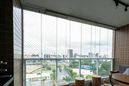 Apartamento mobiliado de 102 m² para locação no Centro de São Bernardo do Campo, com 3 dormitórios, 1 suíte, varanda gourmet com vista para o Paço Municipal, 2 vagas e lazer completo.