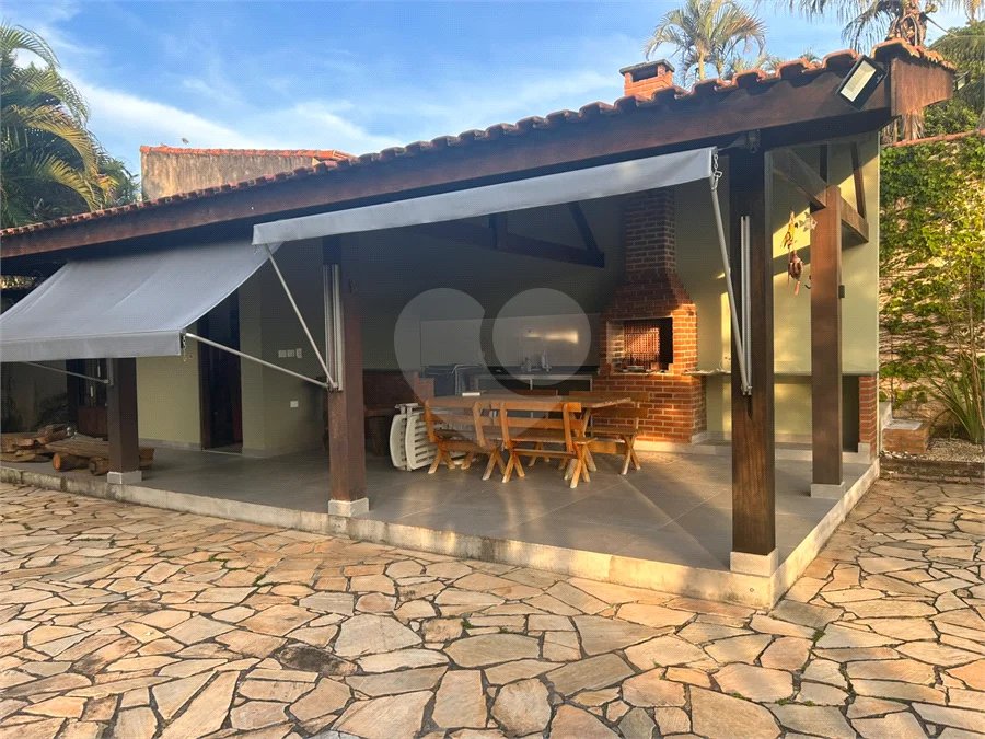 Casa à venda ou para alugar com 3 quartos, sendo 1 suíte, no condomínio Recanto Florido, Vinhedo - SP