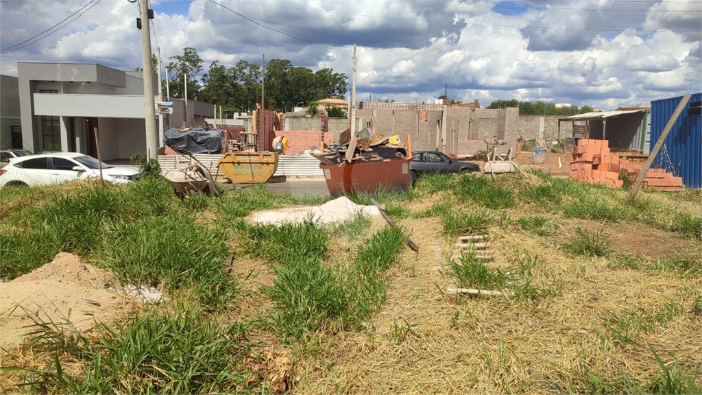 Lote à Venda em São Carlos, no Condomínio Villeneuve I