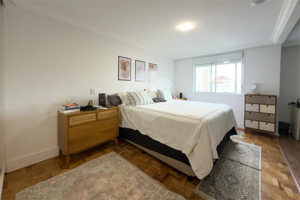 Apartamento com 205 metros no Campo Belo