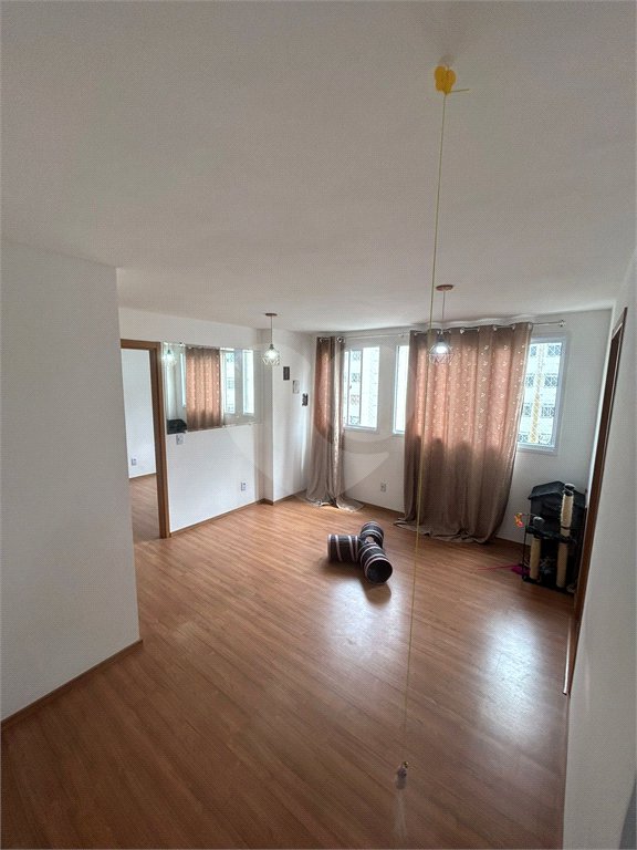 Apartamento de 44m² com vaga na garagem.