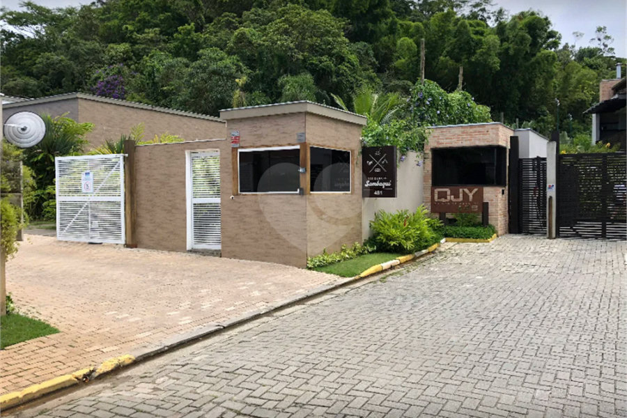 Maravilhosa Casa em Condomínio com 4 Suítes na Praia de Juquehy!!!