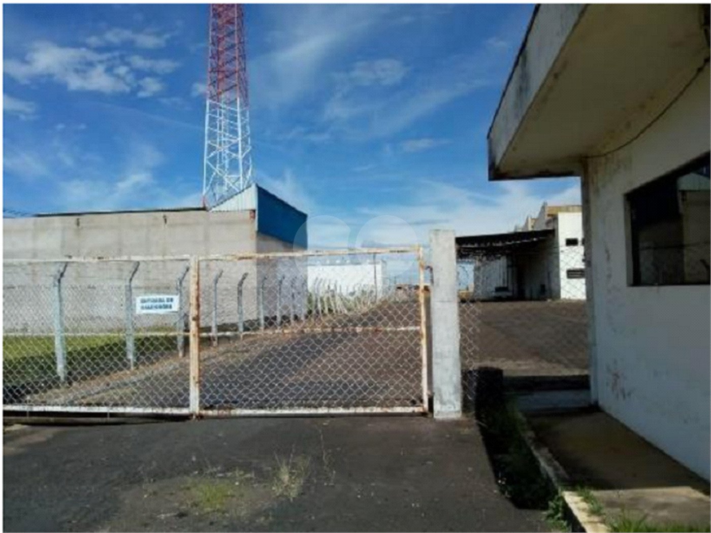 Galpão Comercial .