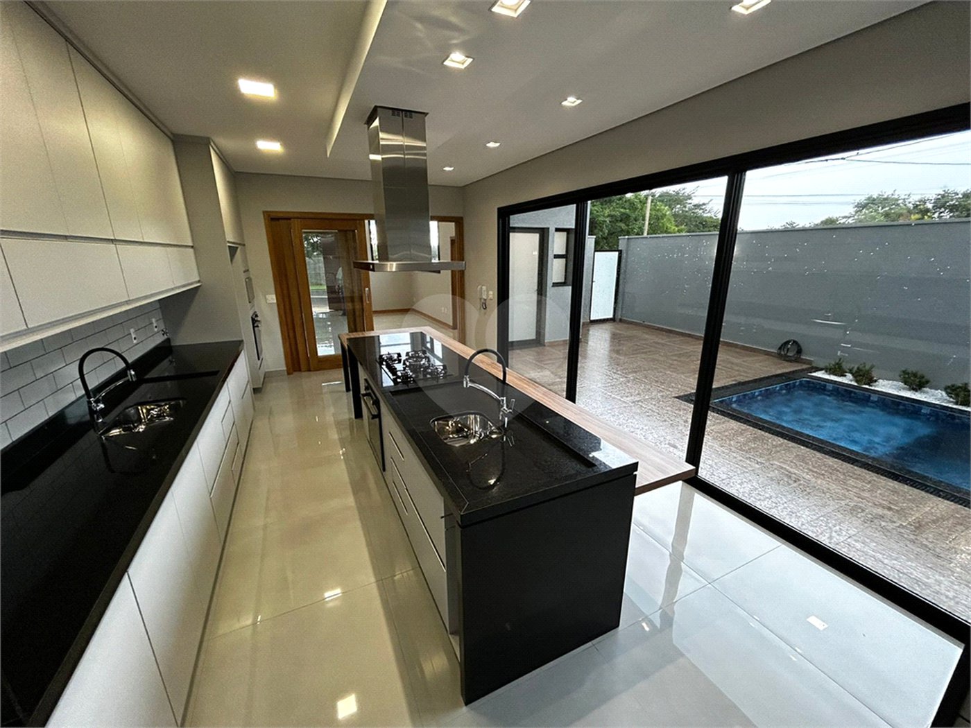 Casa para venda no condomínio de alto padrão Damha III,