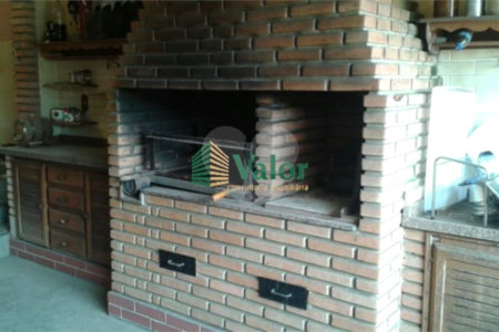 Casa com 4 dormitórios