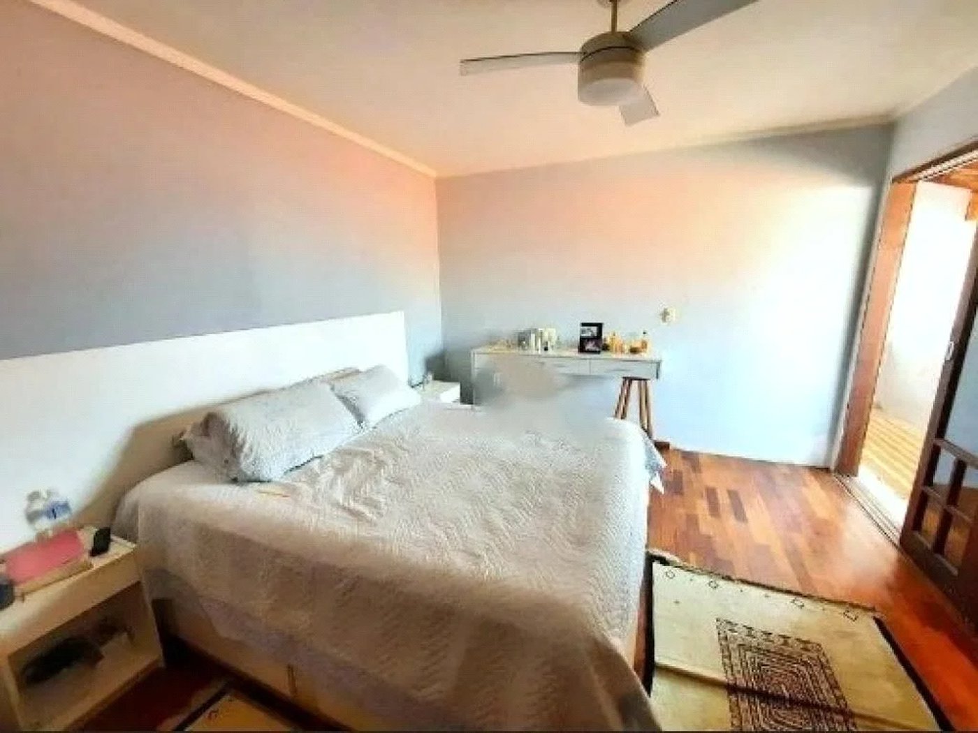 Sobrado à venda com 230m², 5 vagas e churrasqueira no Jardim Ester