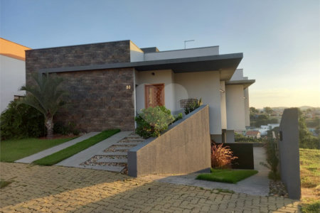 Sobrado à venda com 5 quartos, sendo 3 suítes, em Residencial Jatobás, Louveira, SP