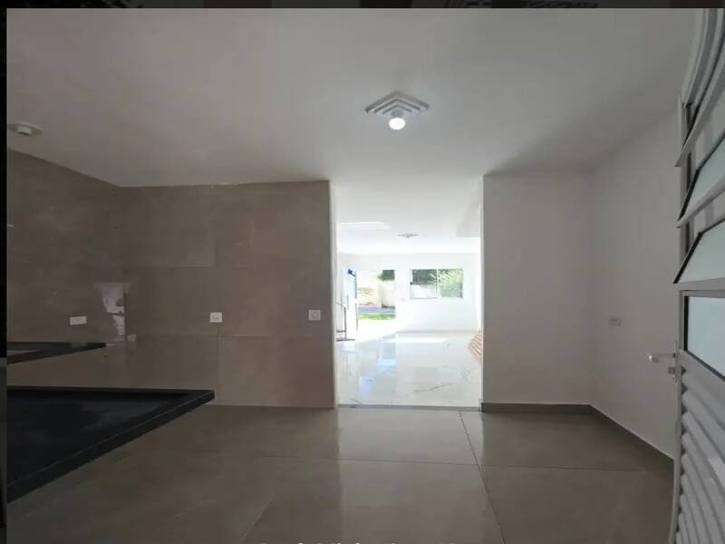 Sobrado à venda com 2 quartos no condomínio Ville de Vie 2, Cotia - SP