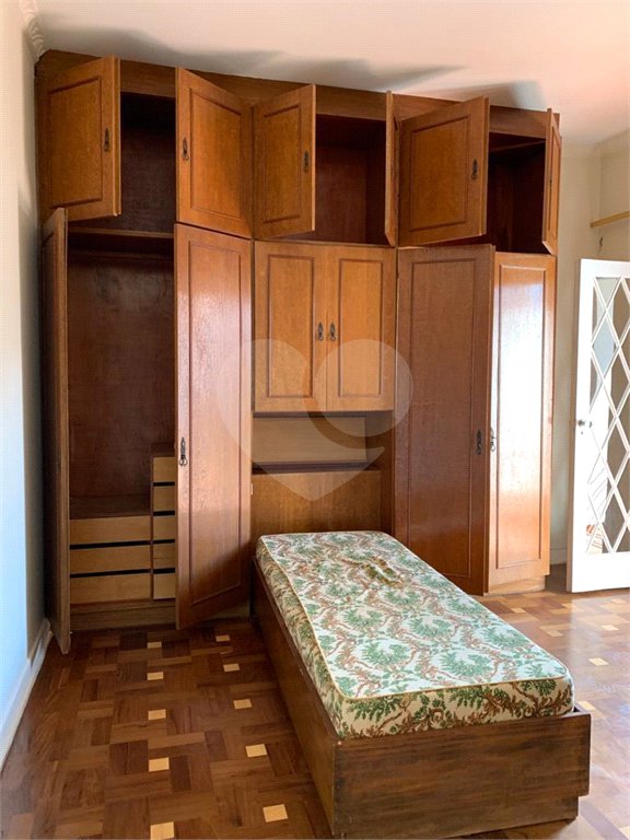 Casa à venda na Aclimação de 190m² com 3 dormitórios e 2 vagas.