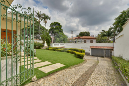 Casa Térrea à venda com 4 quartos, sendo 2 suítes, em Alto da Boa Vista, São Paulo, SP