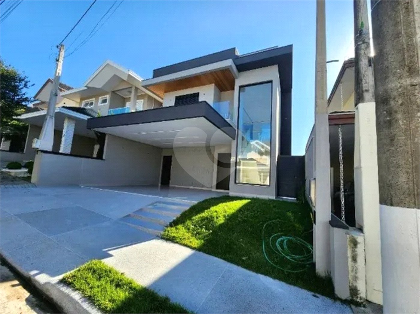 CASA A VENDA 280M², 4 DORMITORIOS, 4 SUITES, 4 VAGAS - URBANOVA - SÃO JOSÉ DOS CAMPOS/SP.