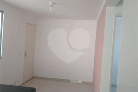 Apartamento no Condomínio Mont Royal.