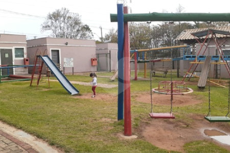 Apartamento no Condomínio Monte Azul .