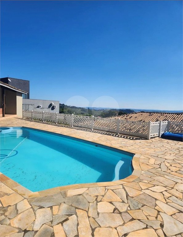 CASA EM CONDOMÍNIO FECHADO COM 220M² Área Construída e 1500m² de Area Total com 4 Suítes. Cond Village de Atibaia - Atibaia -Sp