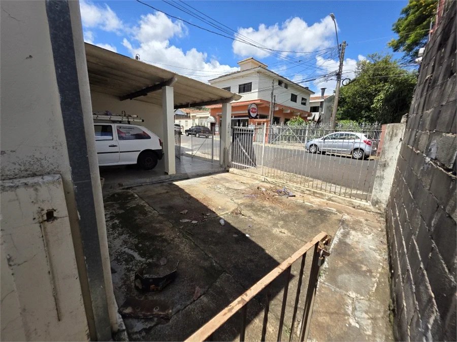 Casa térrea à venda com amplo quintal e grande potencial na Vila Nery